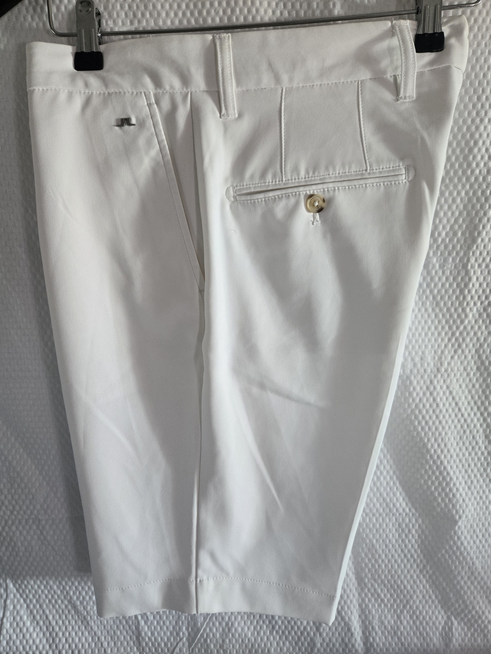 J Lindeberg Men's White Flat-Front Golf Shorts